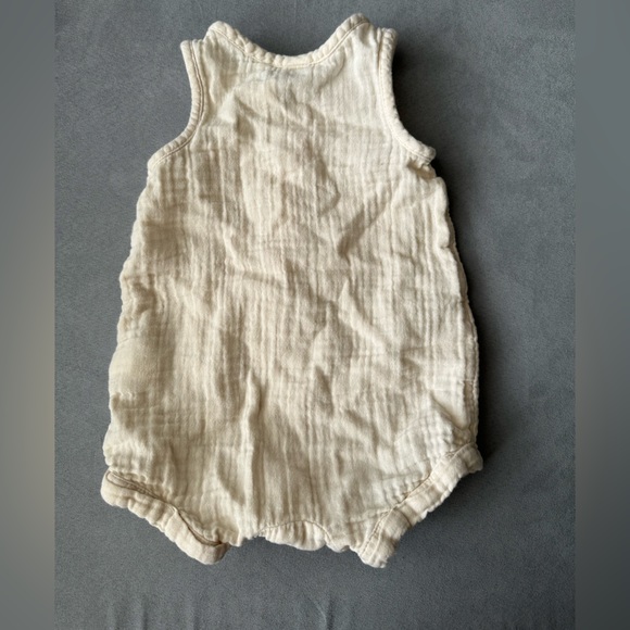 Old Navy - Unisex - off-white Romper - 6-12Months - Picture 2 of 3